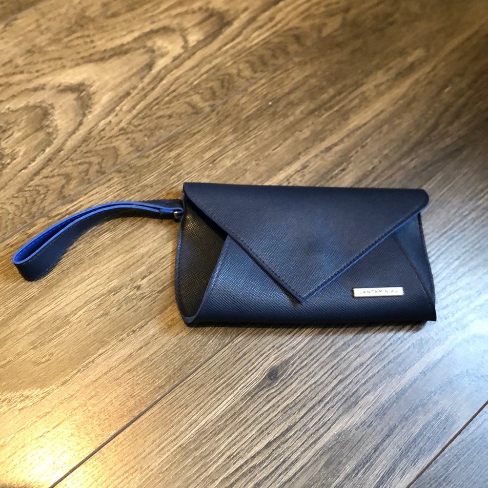 KLM blue clutch